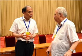 开云手机官方网站,开云中国
管总与机械部副部长陆燕荪在会上交流