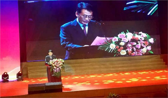 开云手机官方网站,开云中国
总经理陈学锋在南京朗驰二十周年庆典大会上发言 
