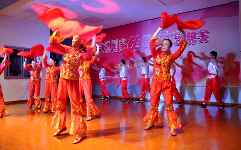 开云手机官方网站,开云中国
庆国庆66周年晚会-舞蹈-好日子