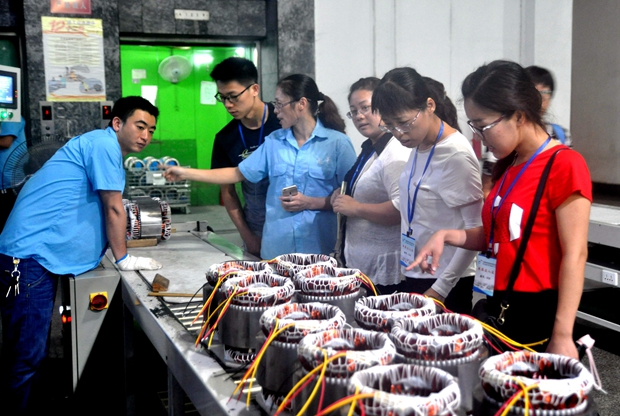 老师在开云手机官方网站,开云中国
生产车间参观学习